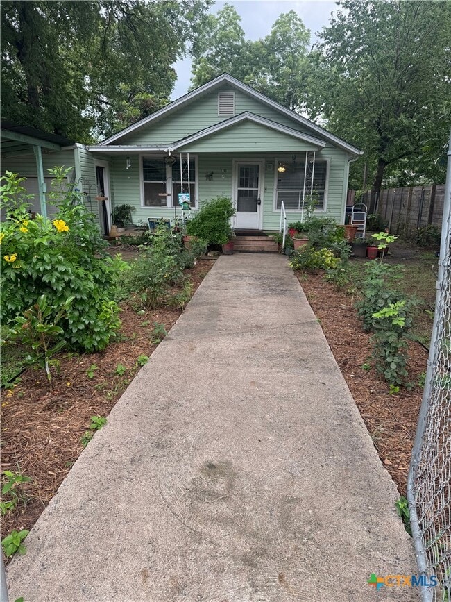 Building Photo - 1705 Holly St