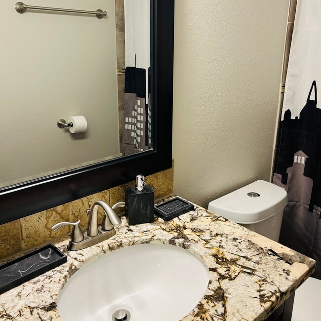 Building Photo - 718 Pine Lodge Dr