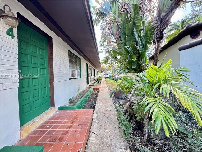 Building Photo - 715 NE 122nd St