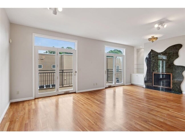 Building Photo - 226 Ridgewood Ave