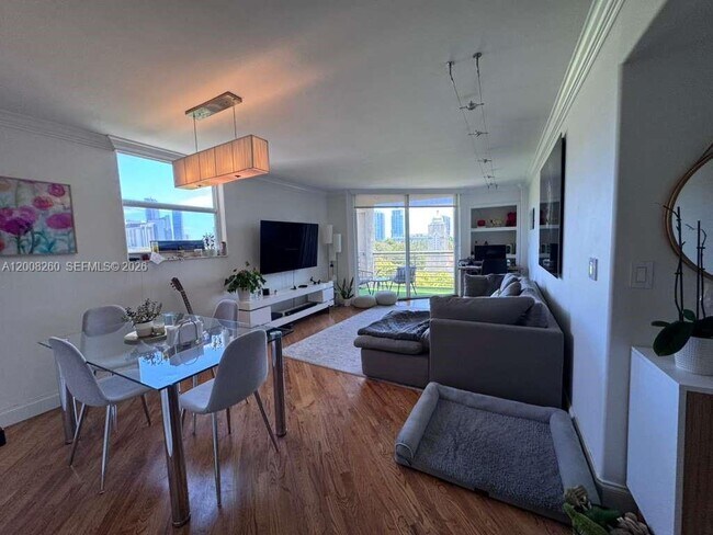 Building Photo - 2400 SW 3rd Ave