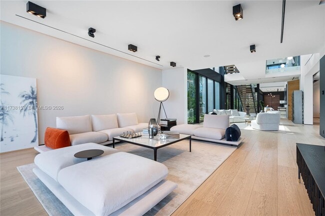 Building Photo - 1369 N Venetian Way