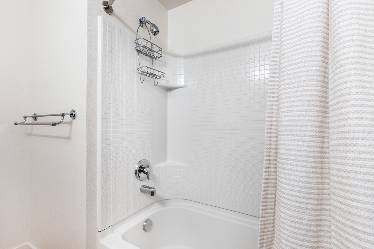 Building Photo - 330 3rd Ave W