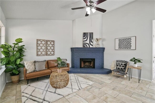 Building Photo - 517 Greenlawn Blvd