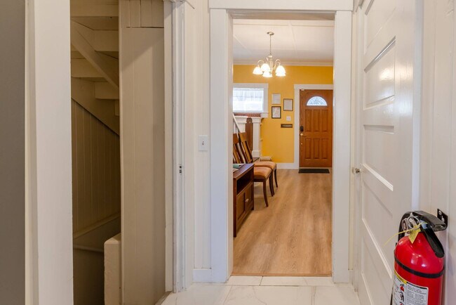 Building Photo - 640 S Columbia St