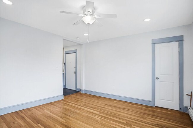 Building Photo - Chic 1 Bedroom Abode Just Off of H Street!...