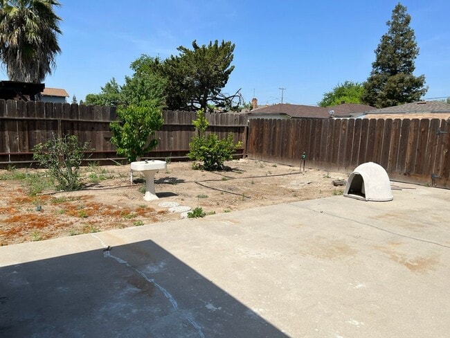 Building Photo - 3-bedroom single story in Turlock!