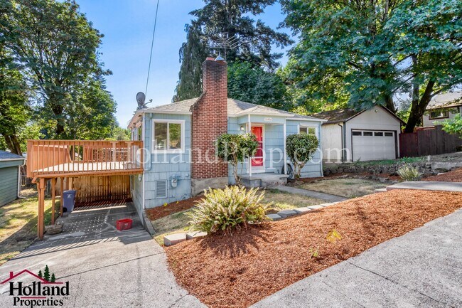 Building Photo - Charming 3-Bedroom Home in Highly Walkable Milwaukie Neighborhood!