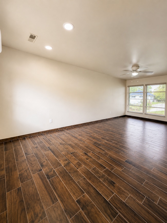 Building Photo - Completely Remodeled 4BR Home Steps from Alabama A&M University | Fenced Yard | Section 8 Welcome