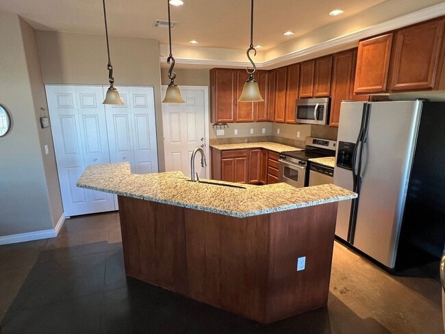 Building Photo - Gorgeous 3 Bed 2 Bath Clarkston Townhouse ...