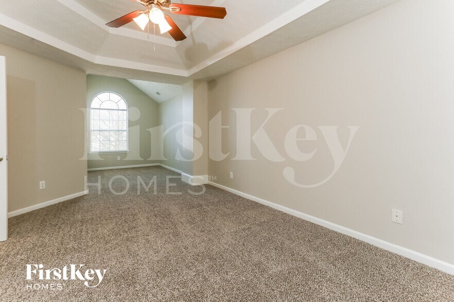 Building Photo - 2692 S Hills