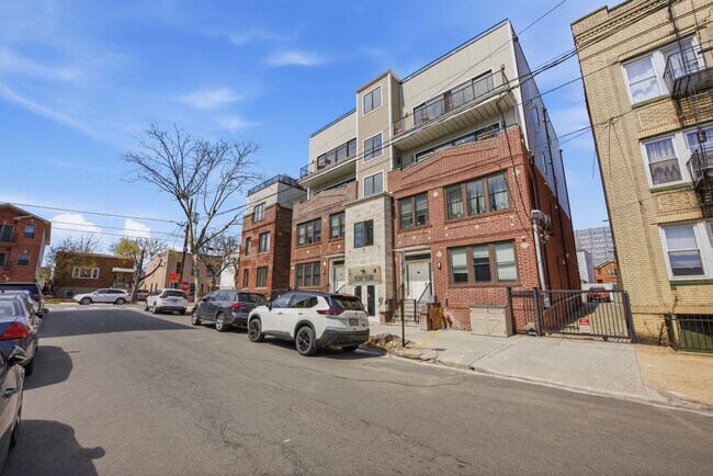 Building Photo - 936 Pavonia Ave