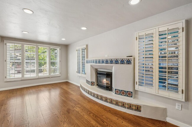 Building Photo - Mediterranean Beauty in Crescent Park – 5B...