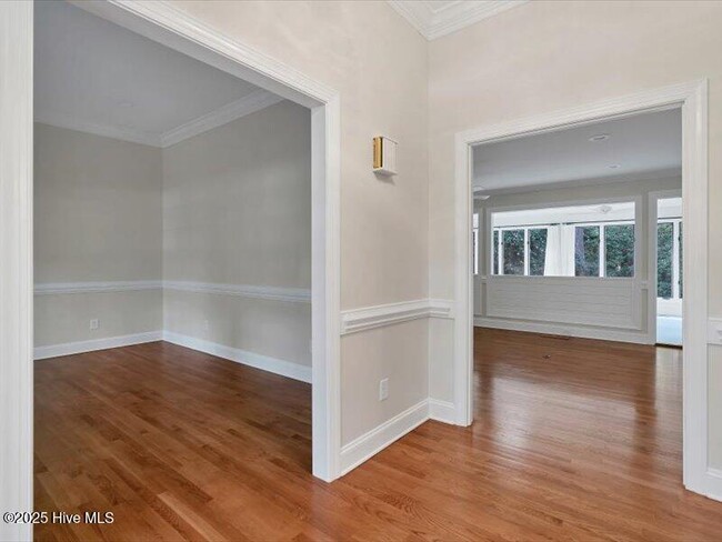 Building Photo - 110 Pine Cone Way