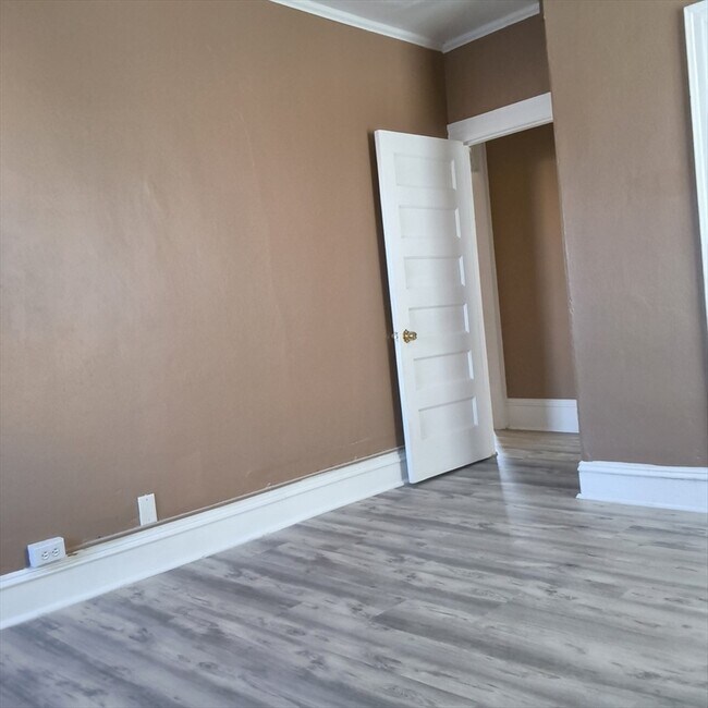 Building Photo - 517-519 Second St