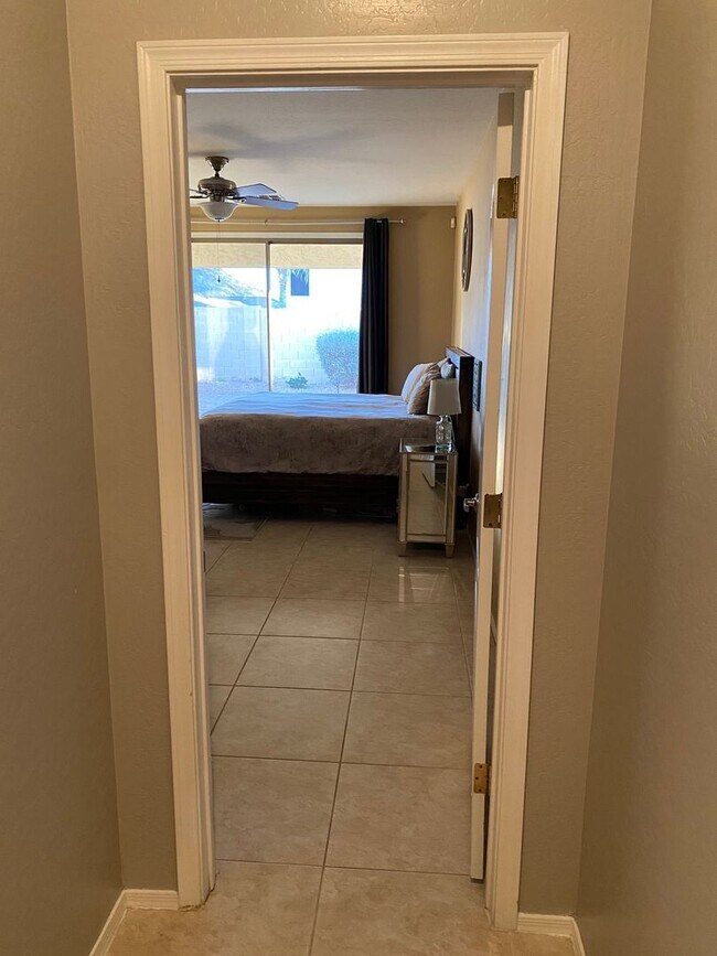 Building Photo - Upgraded and Spacious 5 Bed/3 Bath in Northwest Phoenix