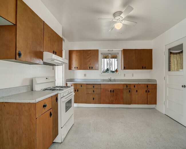 Building Photo - Westside 3 Bedroom 1.75 Bath