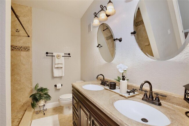 Building Photo - 860 Grand Regency Pointe