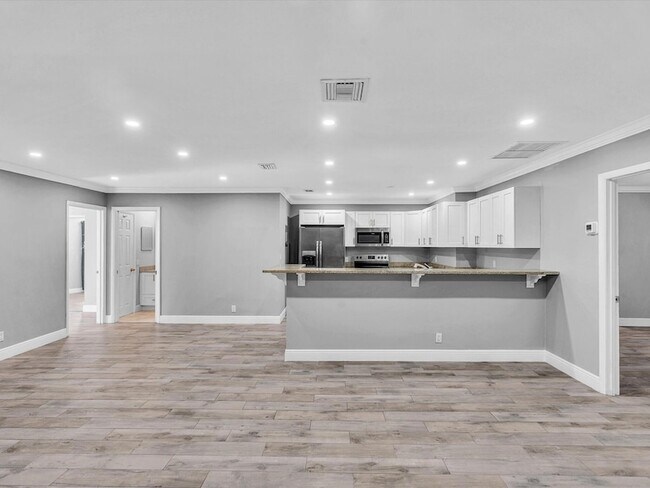 Building Photo - 3880 NW 79th Ave