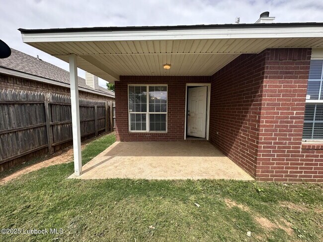 Building Photo - 536 N Kirby Ave