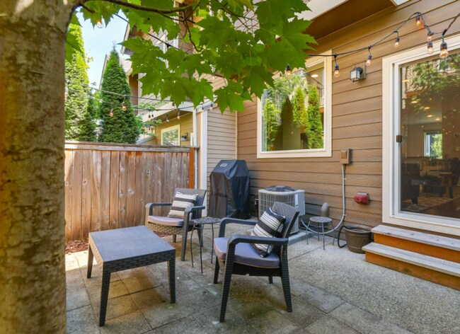 Building Photo - Immaculate 2-Bedroom Townhome in Tanasbourne with Smart Upgrades & High-End Finishes!