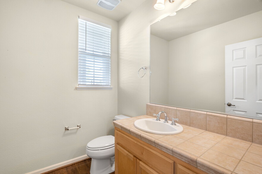 Building Photo - 501 Dolcetto Ct