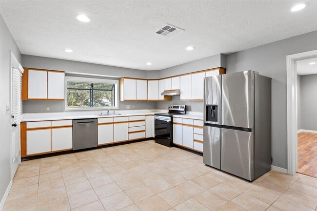 Building Photo - 302 S Hardie St