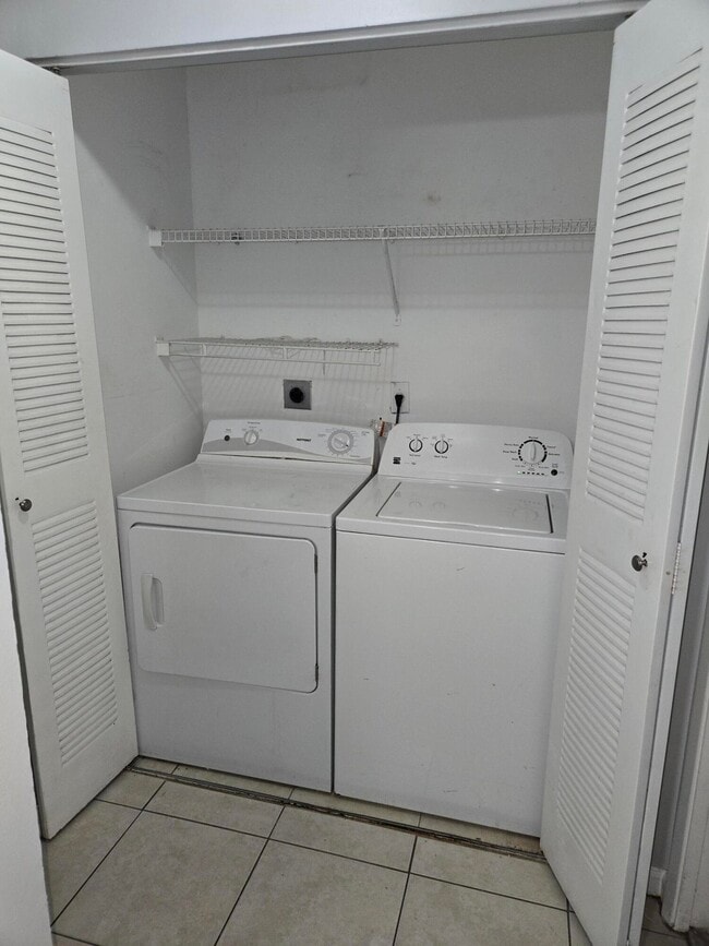 Building Photo - 7832 Sonoma Springs Cir