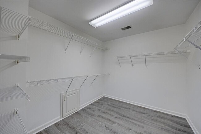 Building Photo - 5795 Dovnick Dr SW