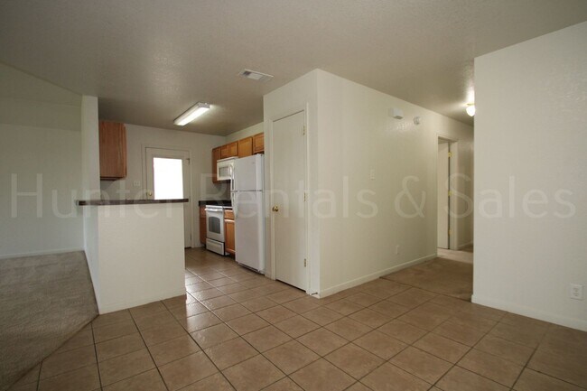 Building Photo - Rent Me Now!