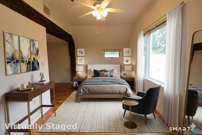 Building Photo - 2 Oak St