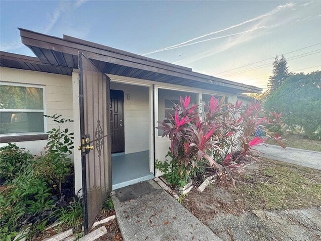 Building Photo - 674 Avenue L SE