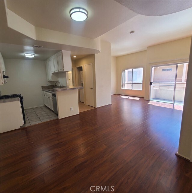 Building Photo - 5060 Kester Ave