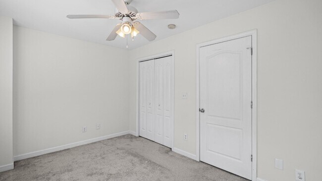 Building Photo - 1224 Green Oaks Ln