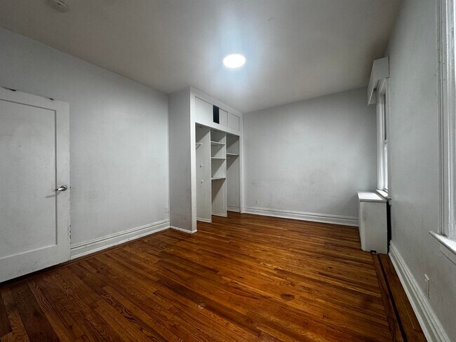 Building Photo - 290 Fulton Ave