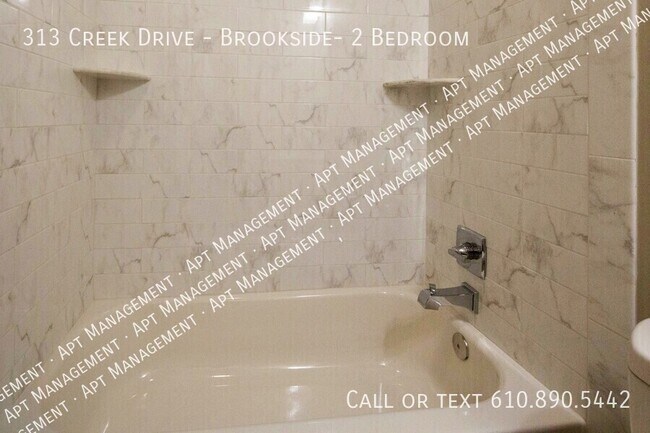 Building Photo - 313 Creek Dr