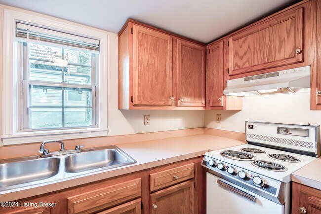 Building Photo - 1612 Ellwood Ave