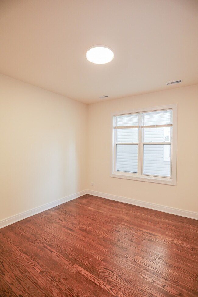 Building Photo - 2342 N Lawndale Ave