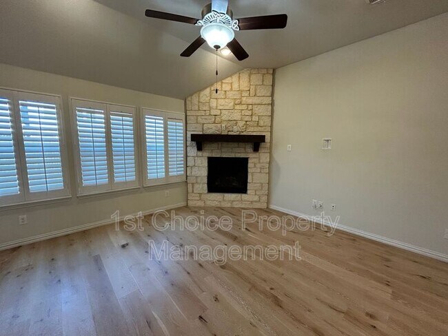 Building Photo - 952 Pinnacle Ridge Rd