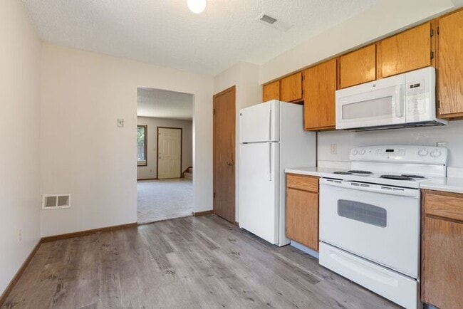 Building Photo - $1,250 | 2 Bedroom, 1.5 Bathroom Duplex | ...