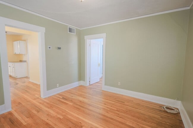 Building Photo - NOW ACCEPTING PETS! ACROSS STREET FROM U OF A!!!