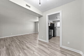 Building Photo - North Creek