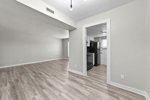 Building Photo - North Creek