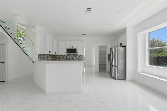 Building Photo - 5001 Spicewood Dr