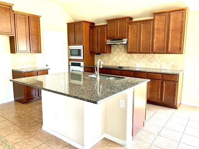 Building Photo - 1001 Emory Fields Cove