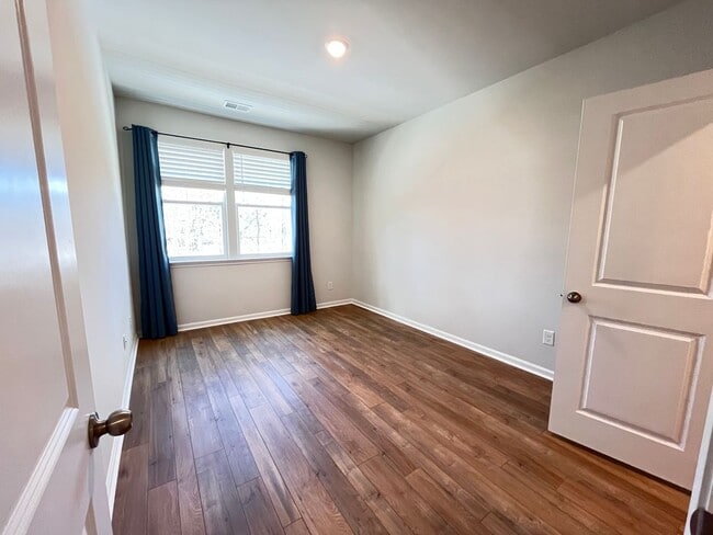Building Photo - Spacious townhome near Market Common with Two-Car Garage and Bonus Room! Available now!