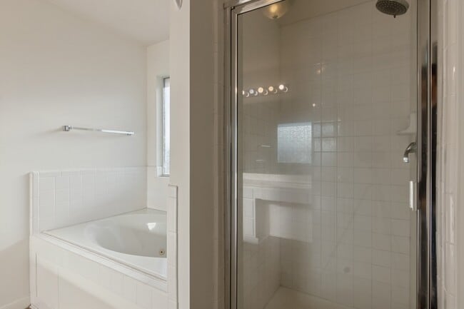 Building Photo - 4522 Park Trail Ln