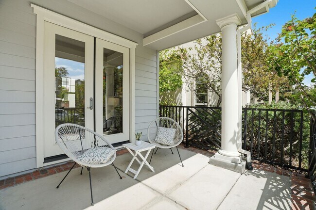 Building Photo - BRIGHT, OPEN RESIDENCE IN RIVERMARK HOME WITH EXCELLENT LAYOUT