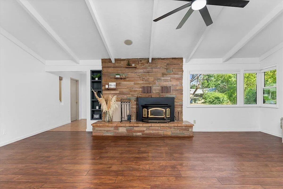 Building Photo - 2551 S Waverly Ave