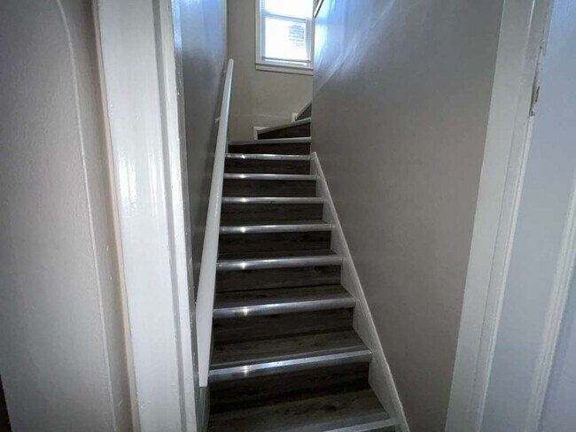 Building Photo - New Renovated 3 Bedroom Bungalow